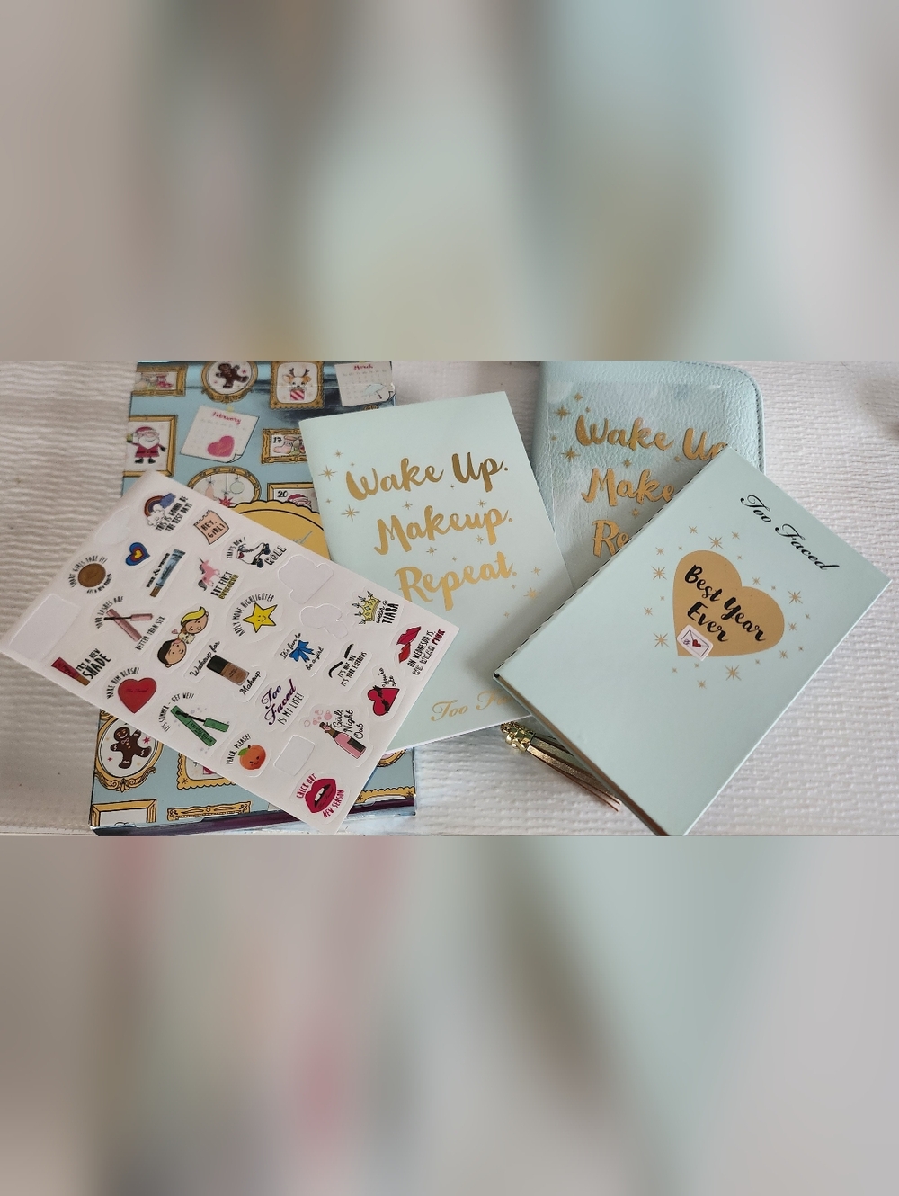 Too Faced Mint & Gold 'Best Year Ever' Gift Palette - Picture 3 of 3